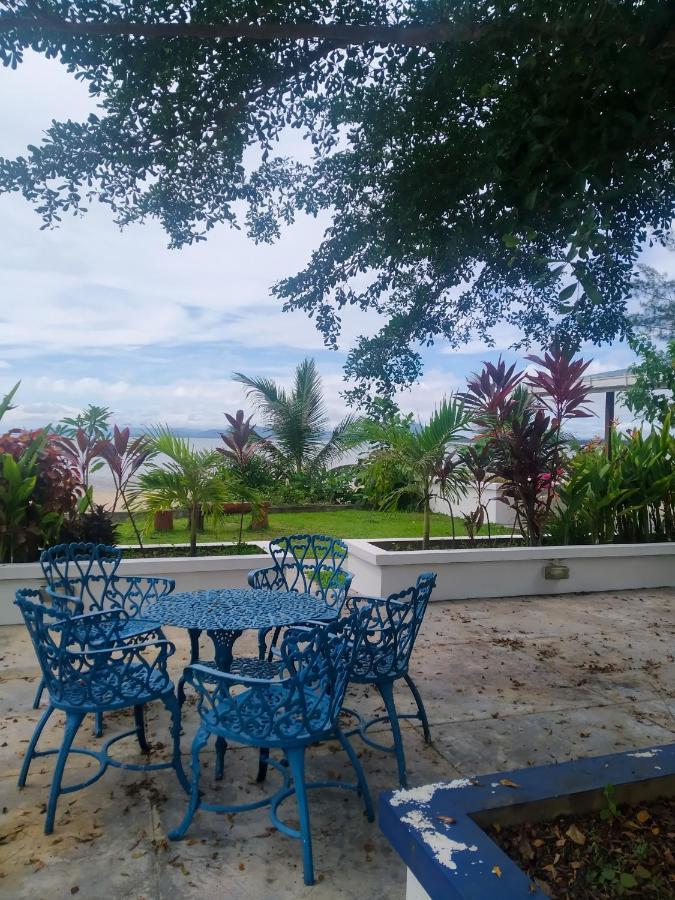 Rafflesia Resort Lundu Екстер'єр фото