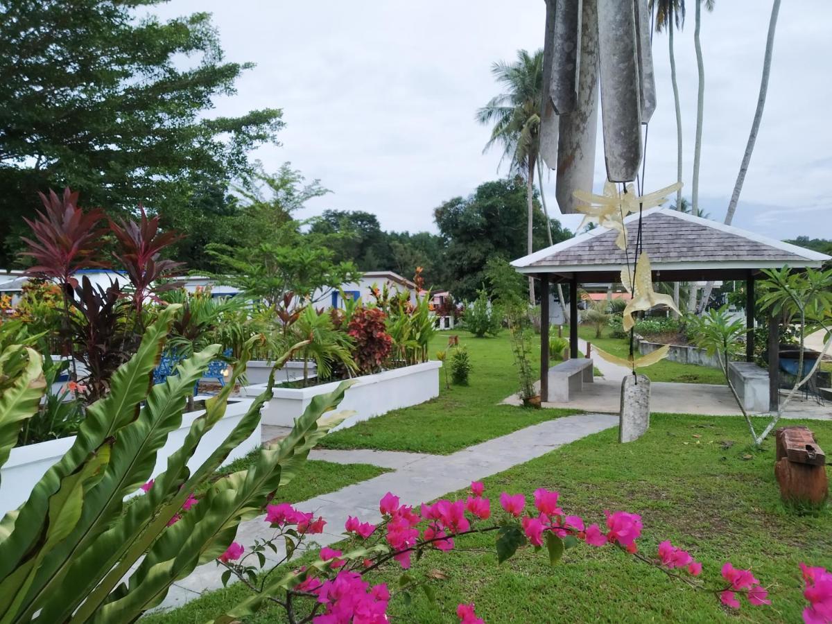 Rafflesia Resort Lundu Екстер'єр фото