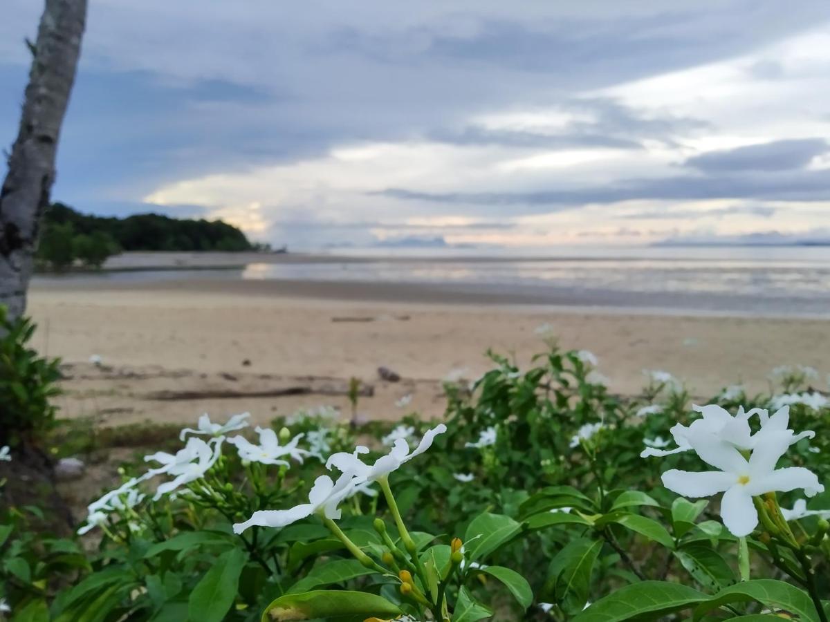 Rafflesia Resort Lundu Екстер'єр фото